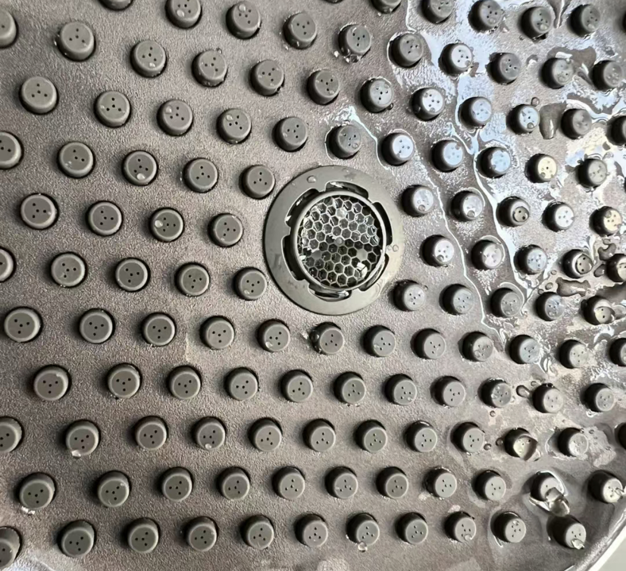 入住后花洒的真实感受,入住一年卫生间