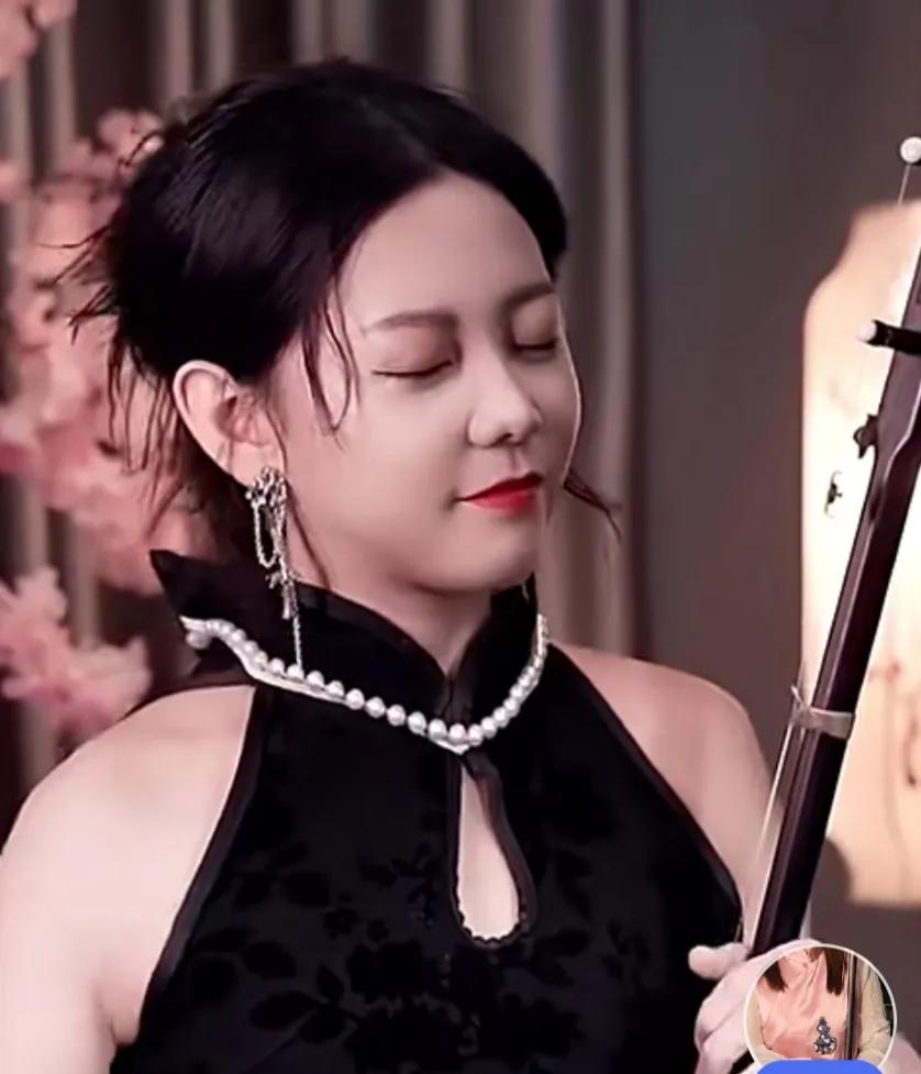 二胡的“花音”和“苦音”表现诀窍，都体现在弓指法的变化上