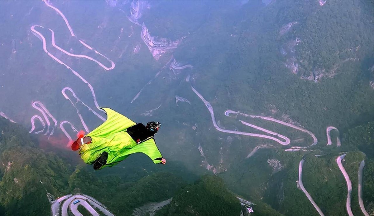 翼装女孩天门山坠亡事件,翼装女孩天门山死亡事件