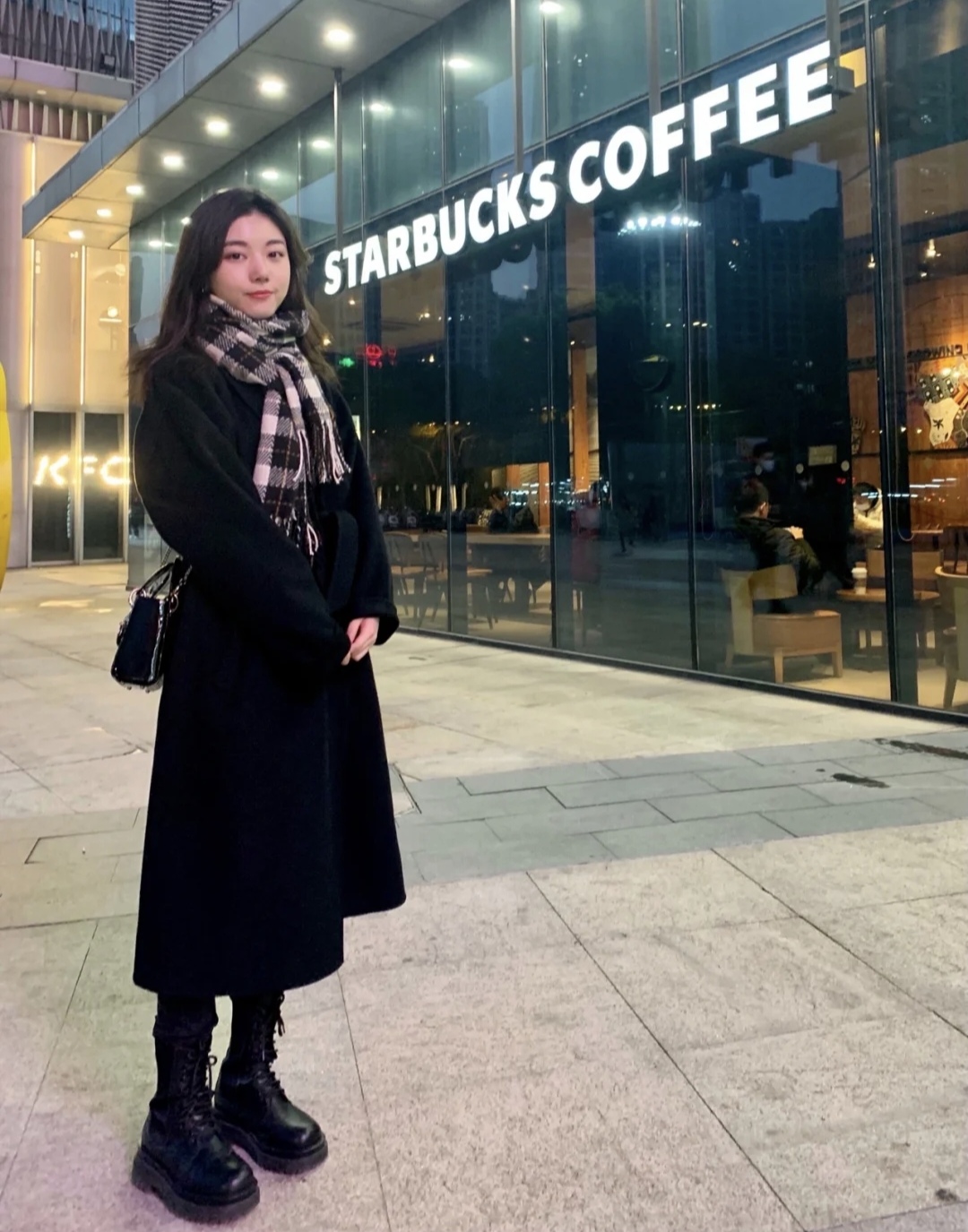 法国女人喜欢穿灰绿色的衣服,法国女人穿浴袍