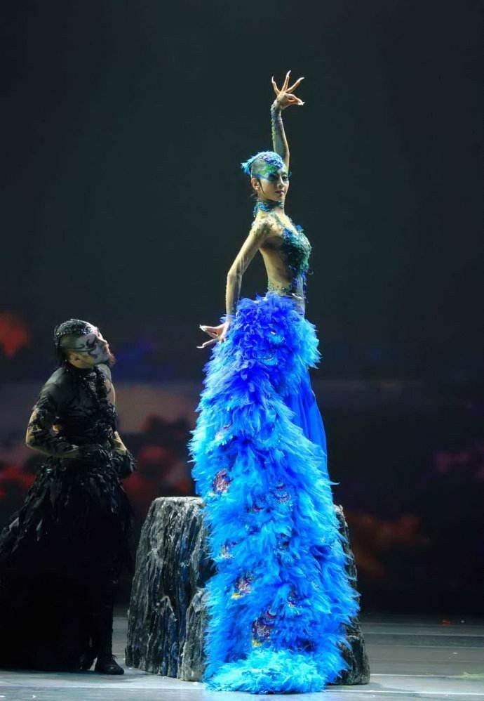 “一丝不挂”还不害臊，如今又被摸*体下**表情陶醉，金星质疑是对的