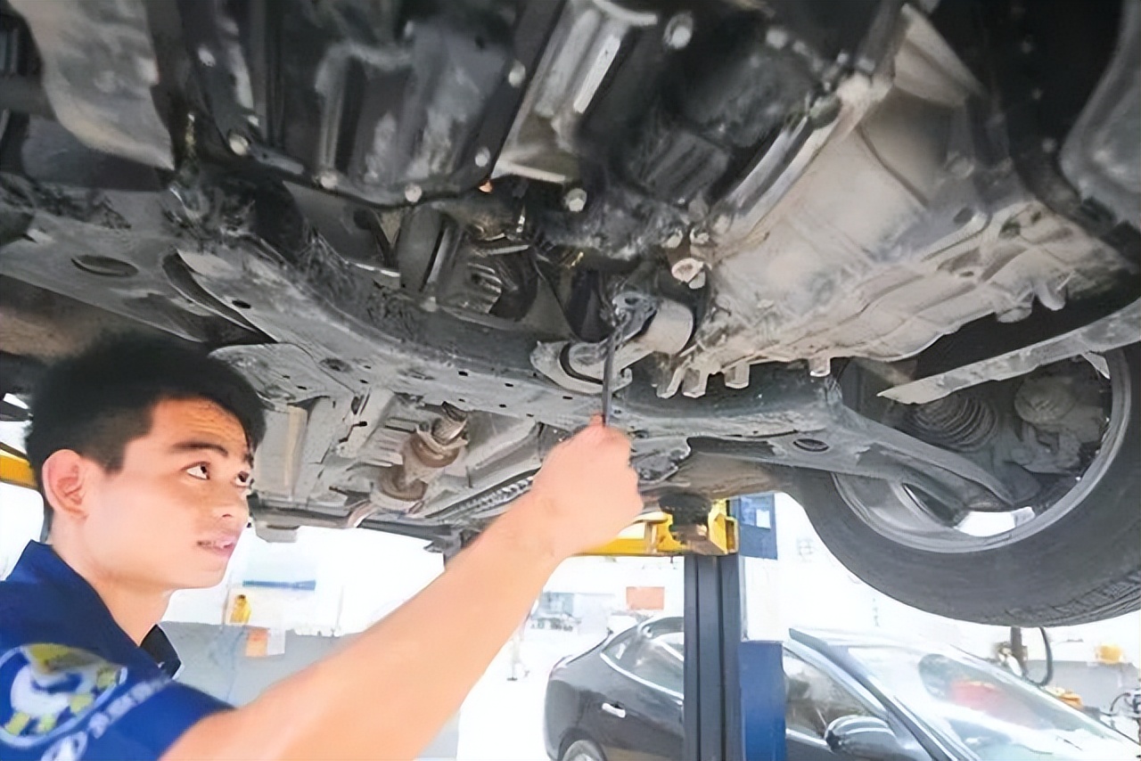 这几款车车内异味严重你中招了吗,这几种情况表示车子要自燃