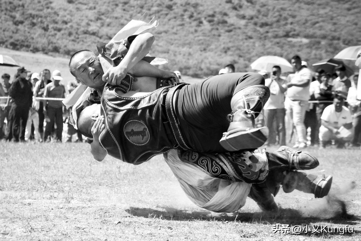 防身最实用的是散打还是摔跤,女生学摔跤防身技巧有哪些