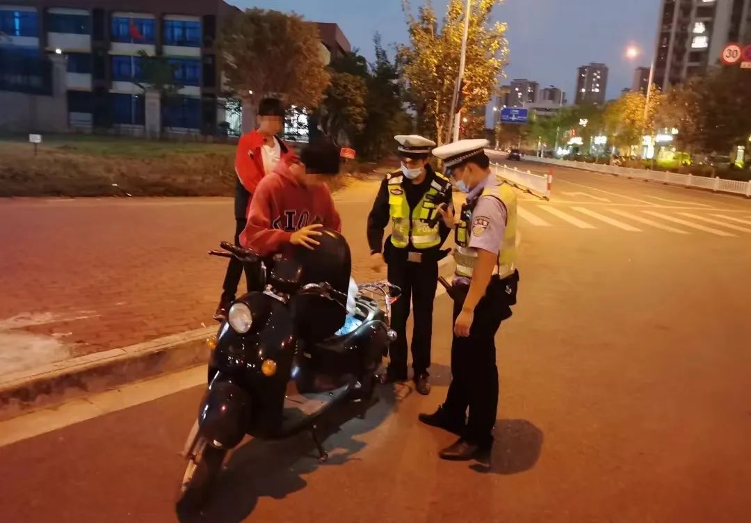 在柳州电动车上什么牌是正规的,柳州电车牌照怎么区分真假