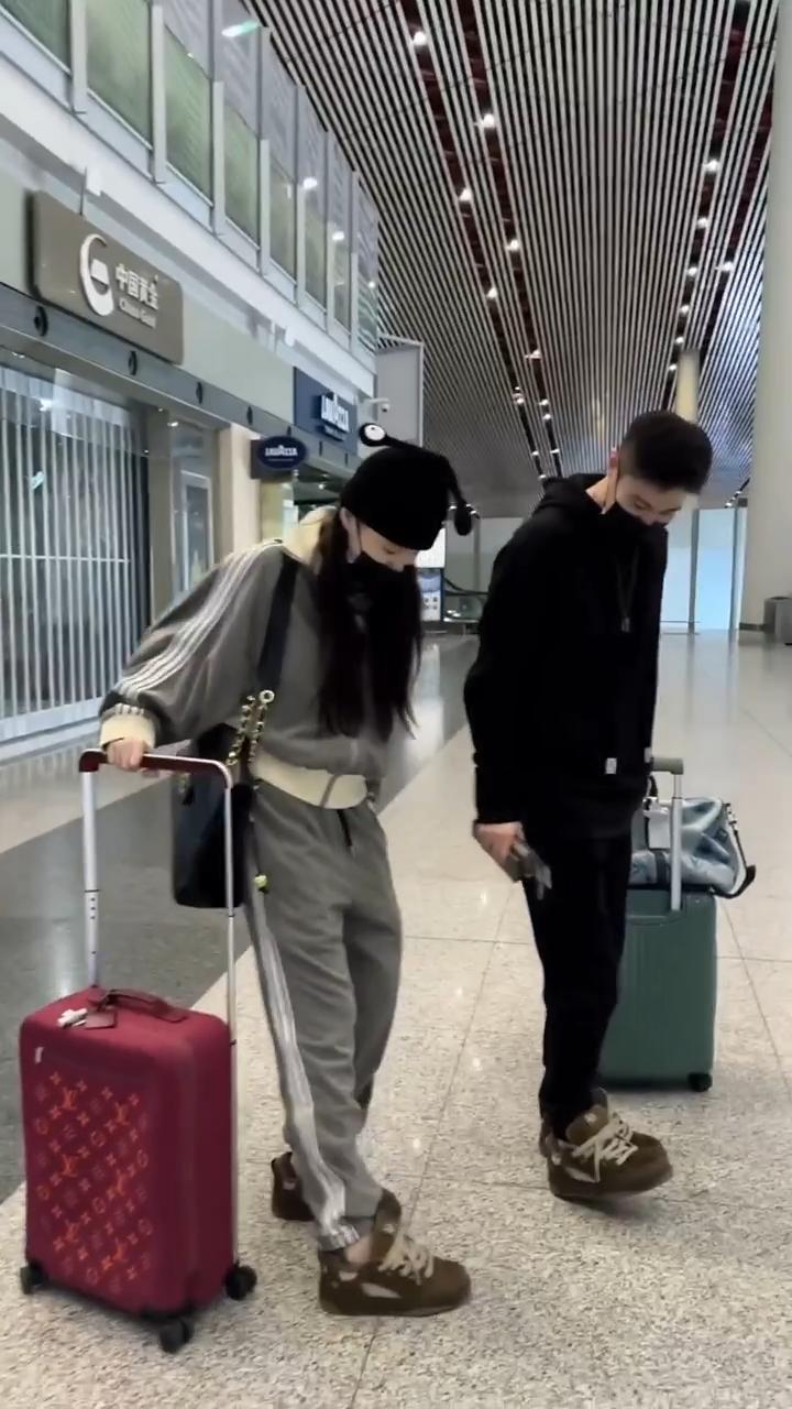 赵本山女儿球球自曝今年想结婚,赵本山女儿球球与男友同框