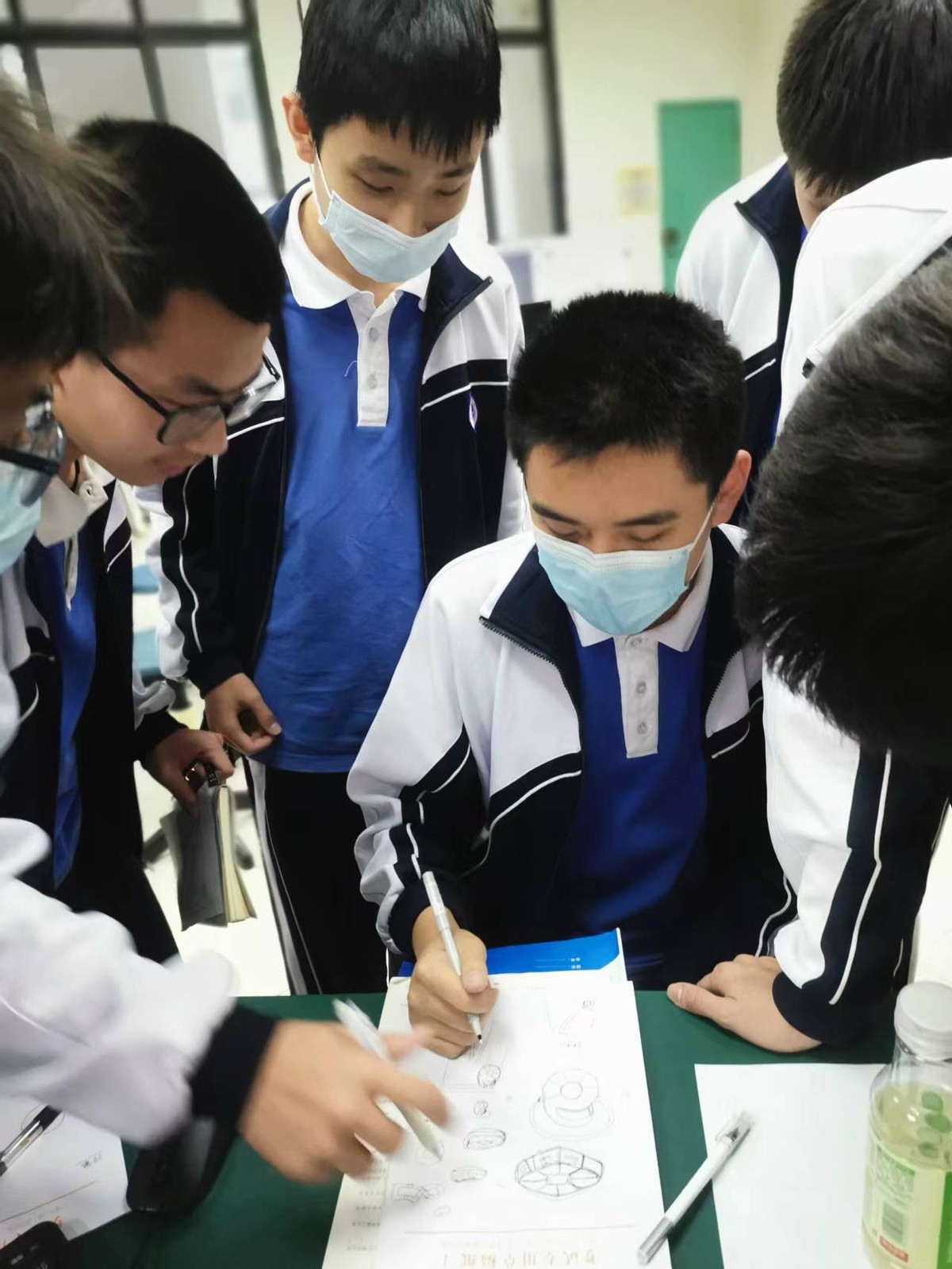 他们看不见我们,他们看不见我