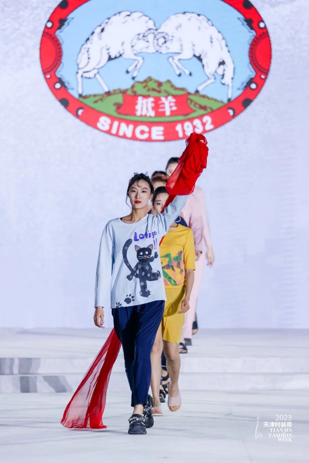 皮尔卡丹2023年新品时装秀,同心筑梦新征程天津