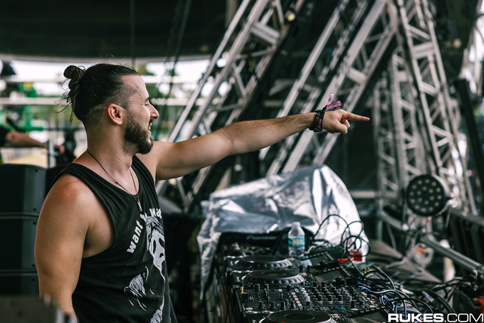 学dj打碟学历要求高不高,学dj打碟需要颜值身高