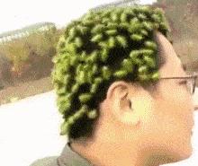 “姑娘你不能挡一下那里么？那东西让人看了很难为情”哈哈哈