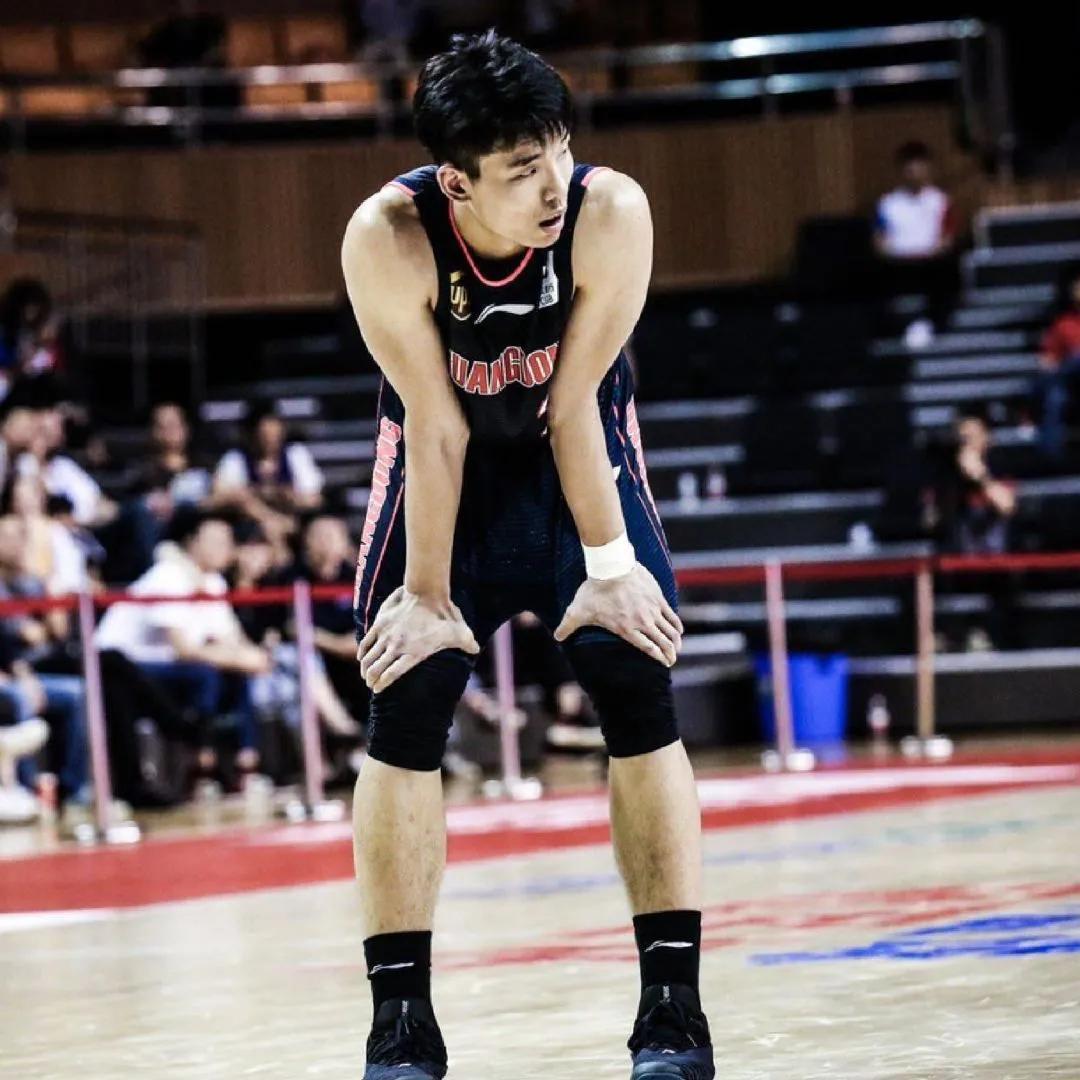 cba张兆旭扣篮,cba张兆旭照片