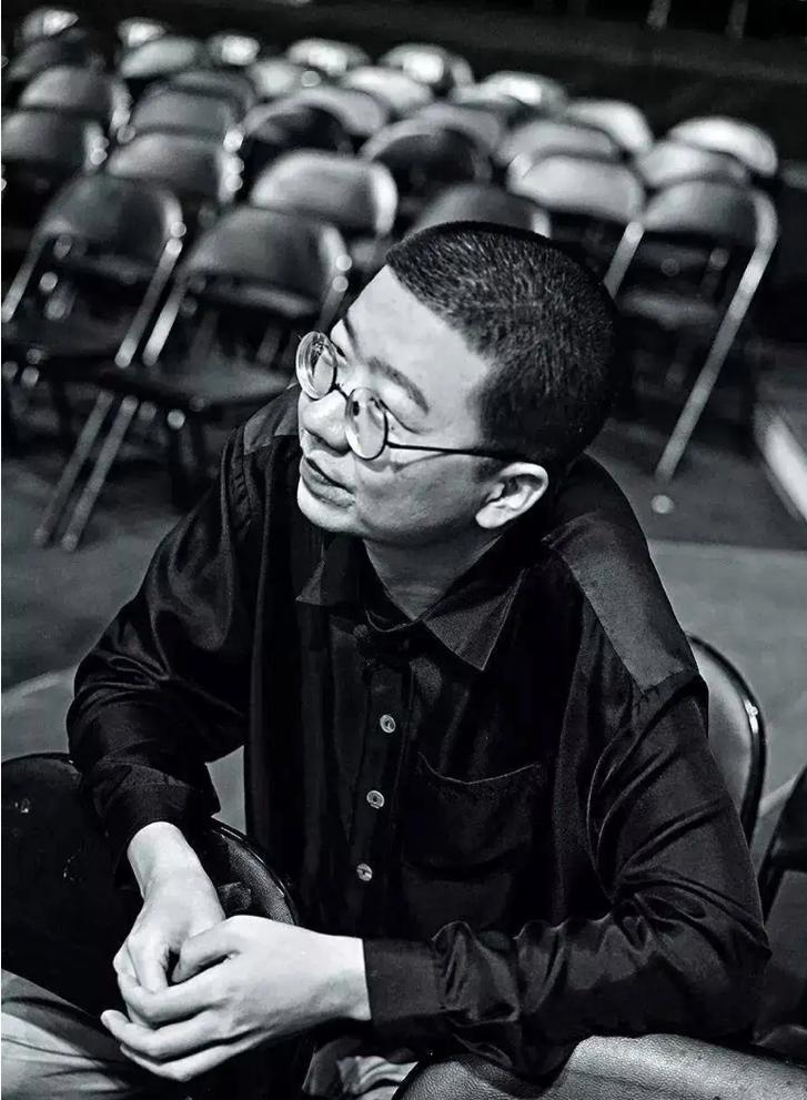 李诞吐槽娱乐圈夸人虚伪,李诞说站着挣钱还是跪着挣钱