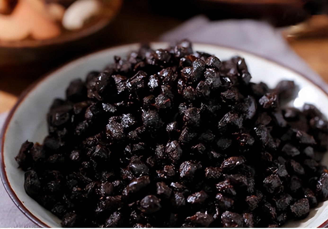 豆豉用的是什么豆子做的,黑豆和黄豆的豆豉制作工艺一样吗