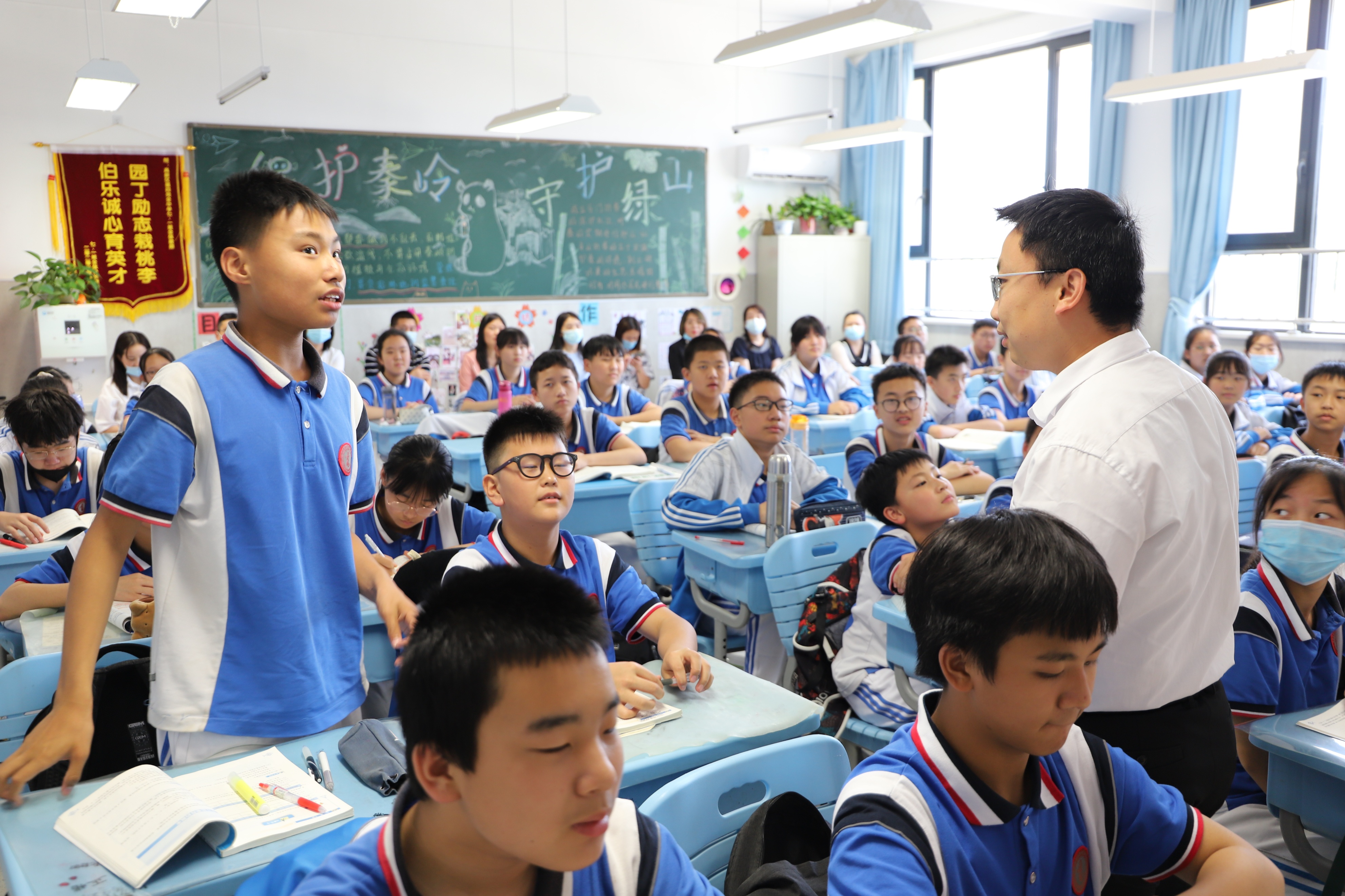 西安高新第四完全中学和第一学校,西安高新区第四完全中学