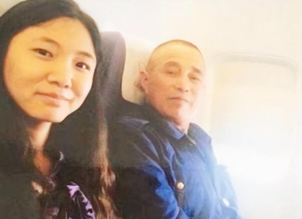 养父扛煤气罐供弃婴读博,湖北被拐小孩认亲现场