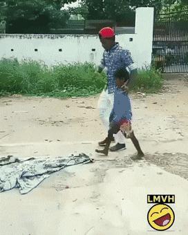 78个真实有趣的照片：山顶的足球场，老树与佛像，老司机脸部皮肤