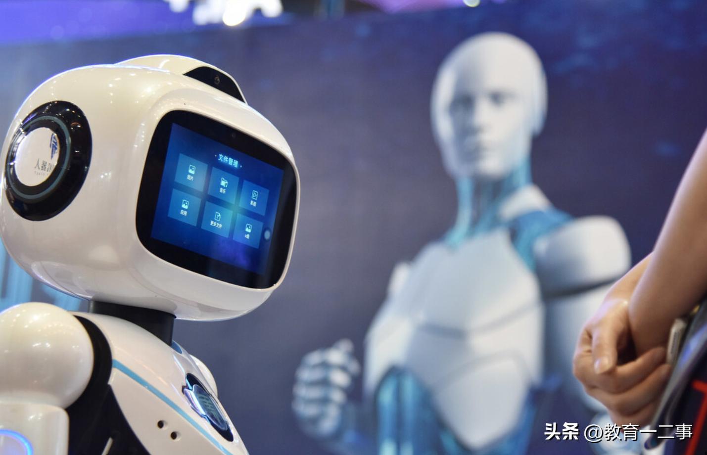 人才奇缺的十大专业就业前景广阔,这些专业就业稳定又吃香你会选吗