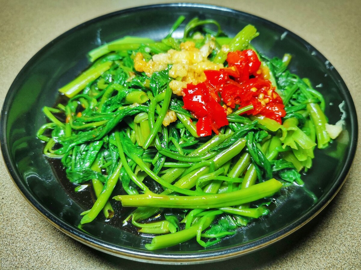 为啥广东空心菜吃了会抽筋,为什么有些人吃空心菜脚会抽筋