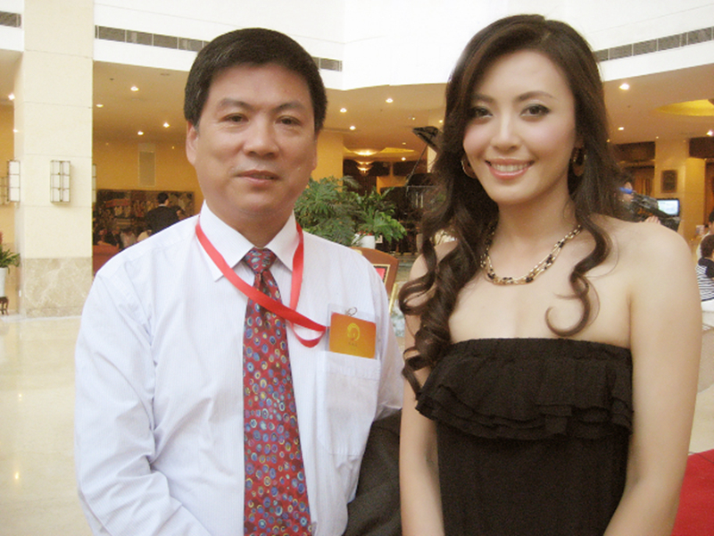 鍖楀奖鍘傞粍灏忚暰璁胯皥,鍖楀奖鑰佹紨鍛橀粍灏忚暰鐜扮姸