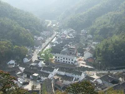 老乡肺癌去世，残疾老公疯疯癫癫放炮仗吊唁，说了许多不该说的话