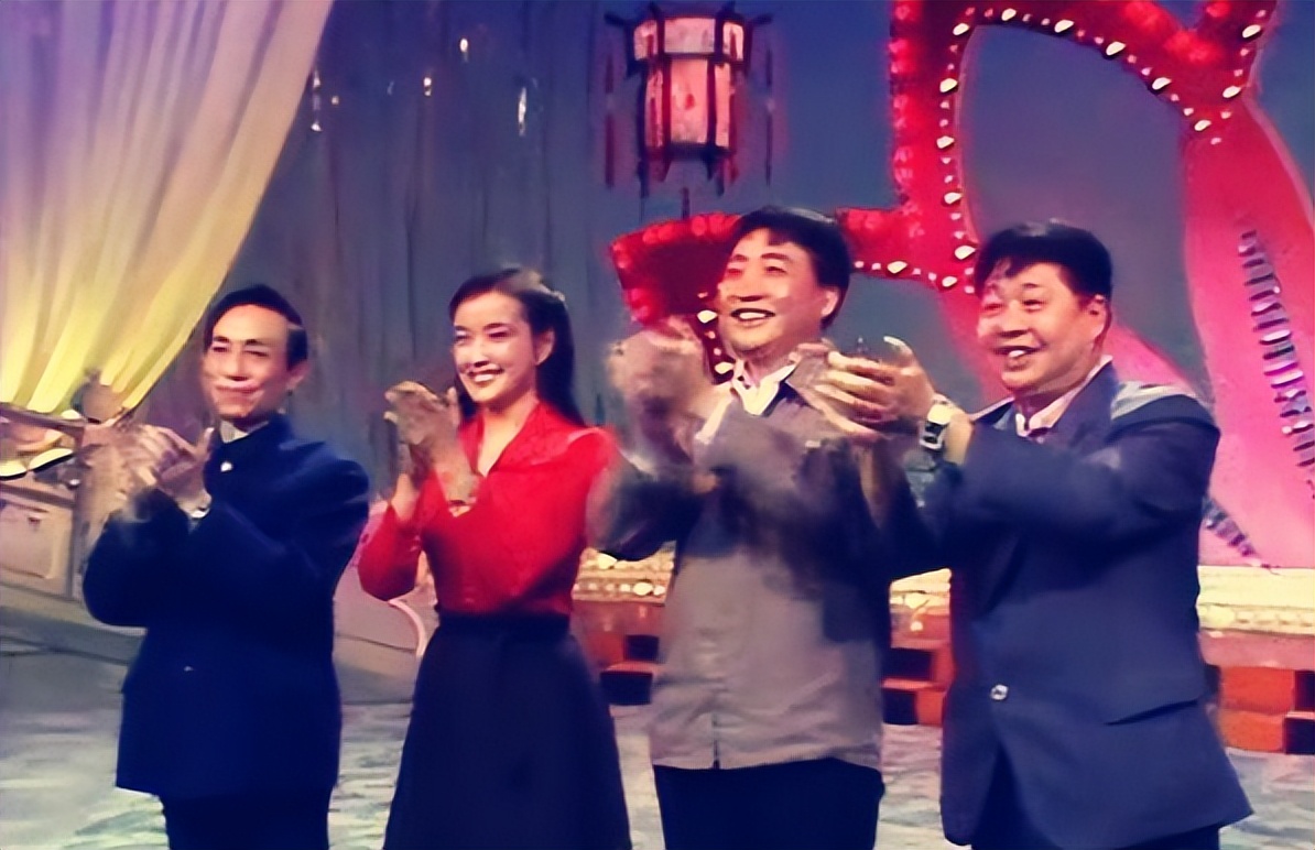 1983年第一届春晚，部级领导审查后：怎么能让姜昆主持？