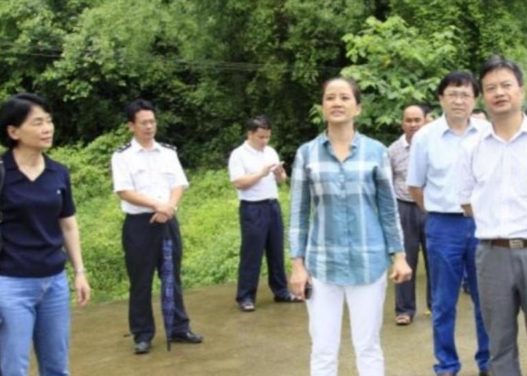 广西“女色虎”赵丽：强迫司机发生关系6年，疯狂敛财1344万