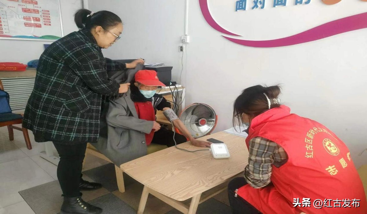 红古区窑街街道下街社区新时代文明实践站组织开展“践行雷锋精神弘扬时代新风”志愿服务