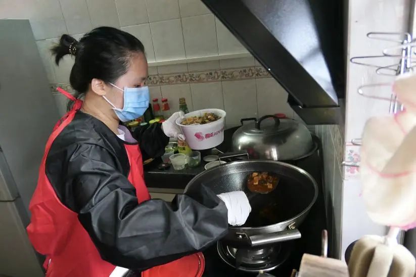 番禺|见报啦!“住家饭家庭厨师”项目在番禺钟村上线,还有精彩视频!