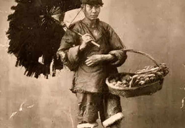 日本暴行老照片,日军女子拍照