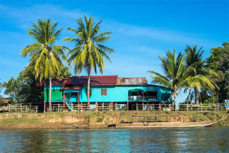 坐火车去老挝旅游靠谱吗,坐上动车去老挝