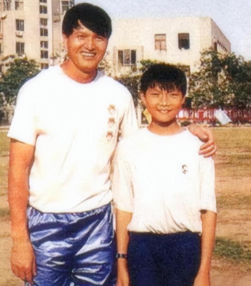 易建联和荆灵婚礼,易建联娶巴西宝贝