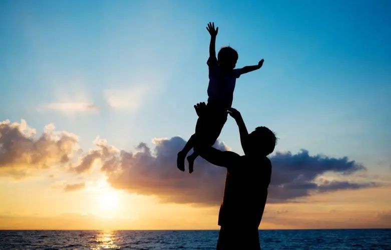 爸爸生日祝福语简短精辟句子,爸爸对儿子18岁生日的祝福语