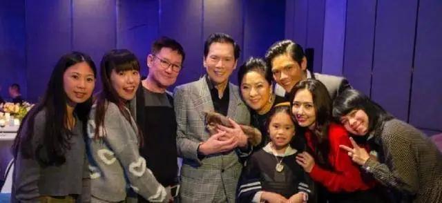 向佐郭碧婷恋爱前出席活动,郭碧婷向佐甜蜜牵手疑似恋情曝光