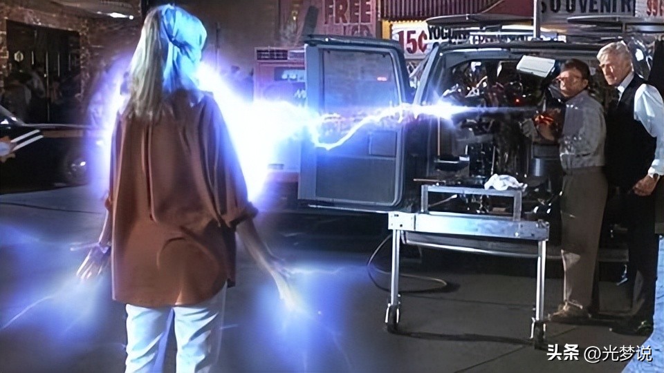 电影《巨型女的袭击》展现女性主角的力量和坚韧