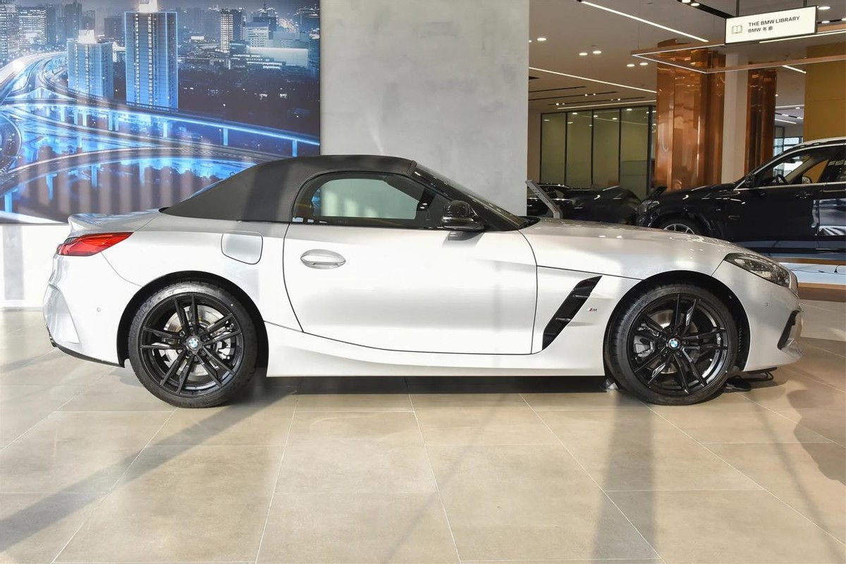 最新款宝马z4敞篷车四座,2018款宝马z4硬顶敞篷版