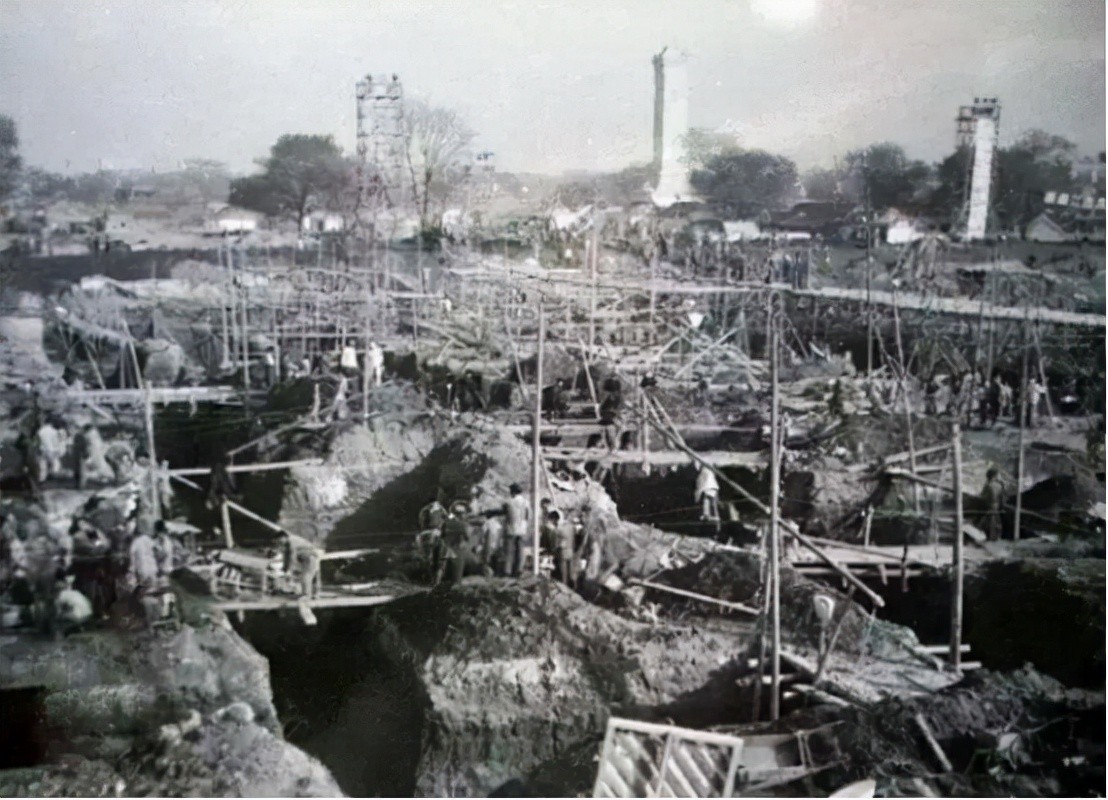 1959年人民大会堂落成,毛主席指着天花板笑问:这是谁的主意