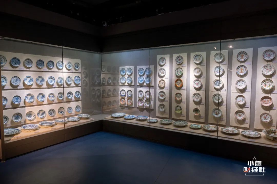 景德镇所有的东西都跟瓷器有关系,景德镇的陶瓷在窑里