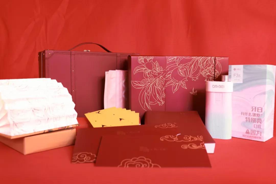 大牌虎年套装礼盒 (经典的虎年礼盒)