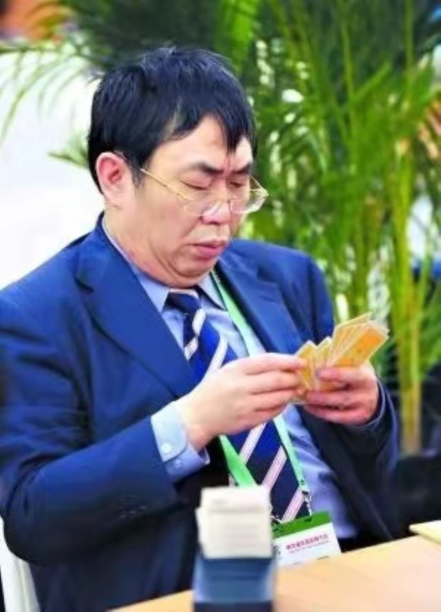 聂卫平被授予“棋圣”称号，*小平邓**说：圣人难当，还是当老百姓好