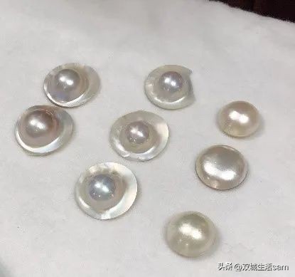 马贝珠珍珠,英国女王绿松石胸针