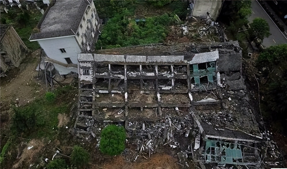 汶川地震幸存者缅怀逝者事件,缅怀512汶川地震中逝去的同胞
