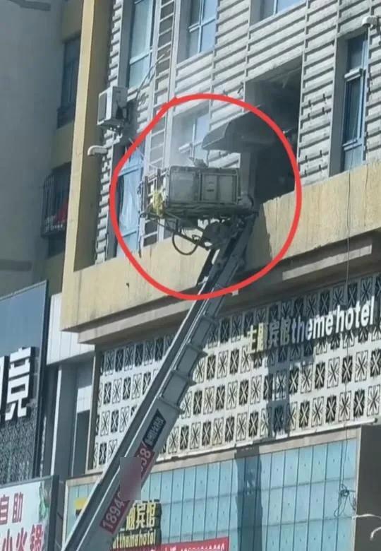 哈尔滨租户拆承重墙,哈尔滨租户砸掉承重墙原视频