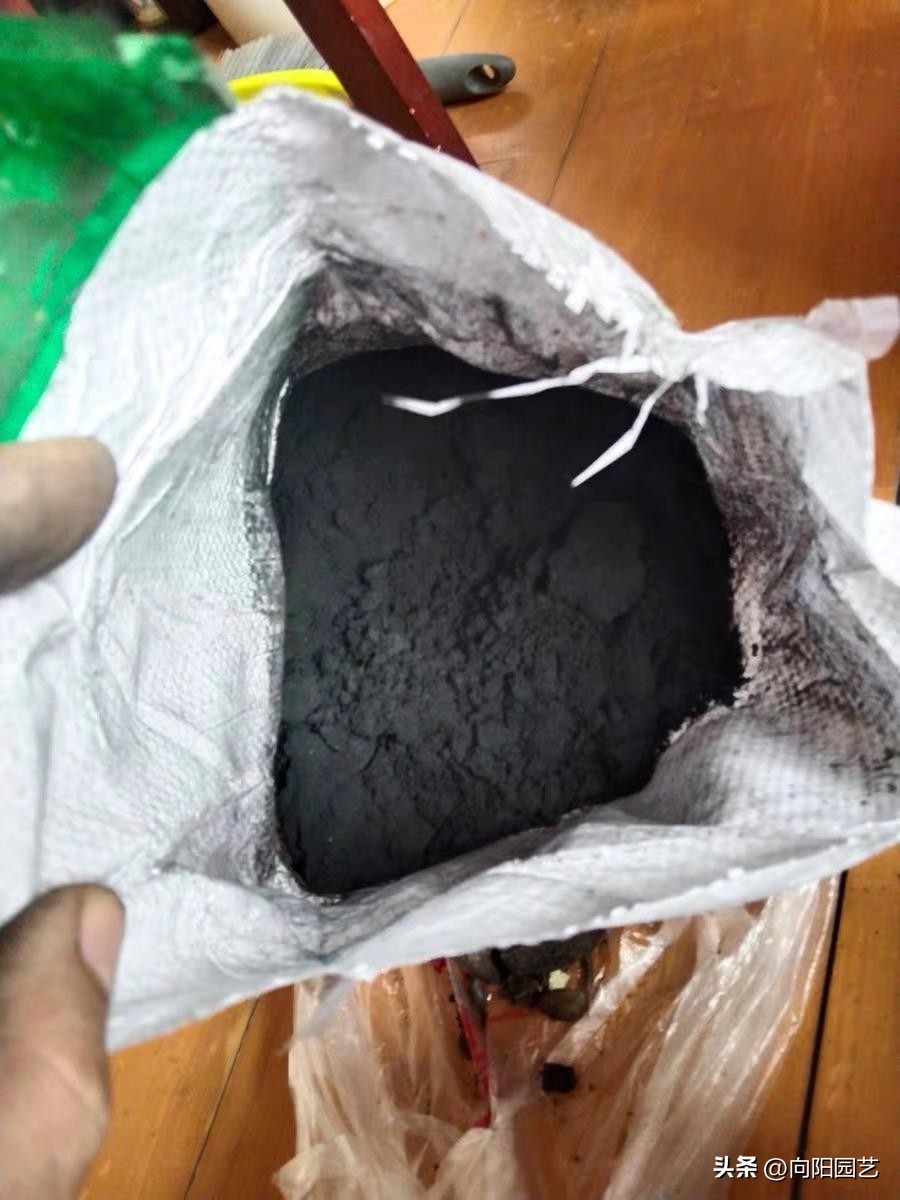 草木灰能根除土壤的病虫害吗,草木灰作用与防治方法