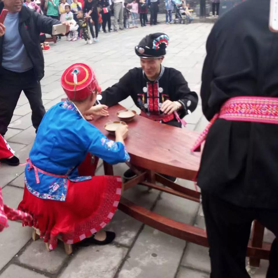 苗族是一个古老的民族,苗族的悲惨历史