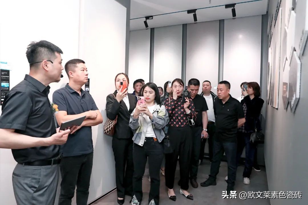 欧文莱加盟商高质量发展峰会成都启幕，门店新基建全面启动