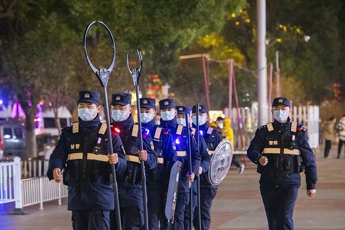武汉警方大巡控行动初战告捷,全市公安夜间大巡控武汉