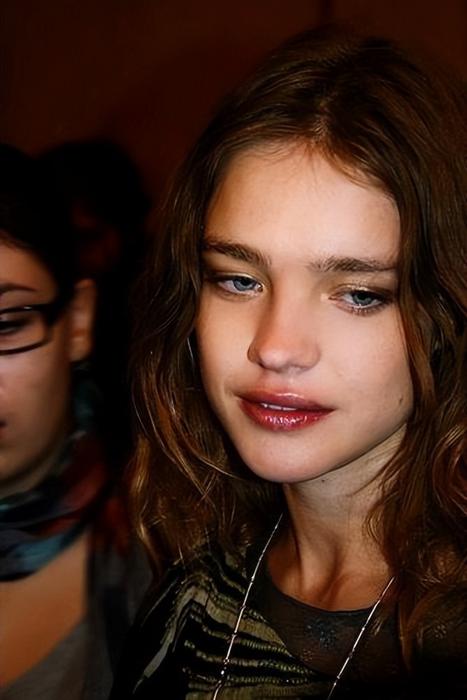 天降壕姐！LV太子妃通过测DNA找到失散多年亲妹，带她巴黎豪华游