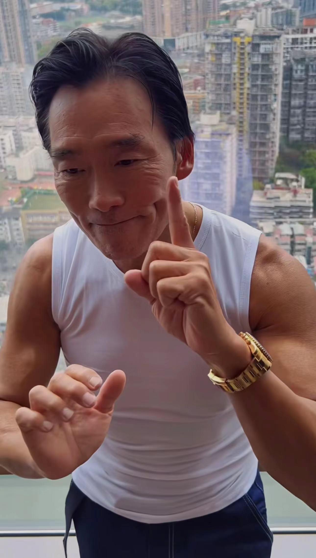 香港演员妻子出轨,57岁香港戏骨定居内地