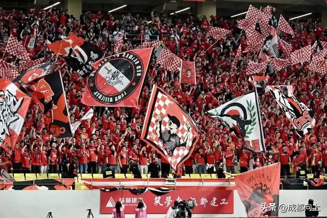 成都再现火爆球市,26轮不败成都蓉城追平中超纪录