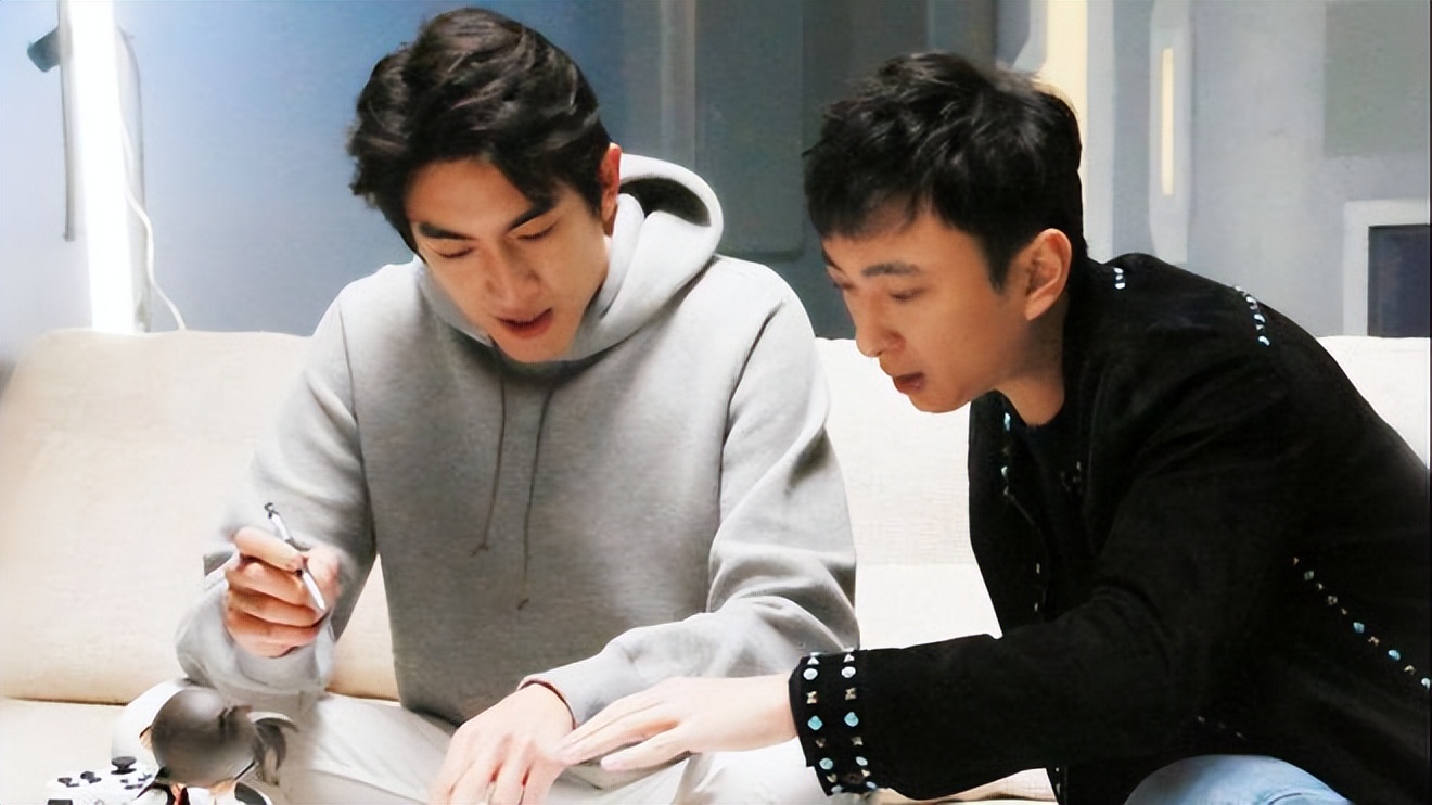 万达少爷王思聪，他的“消失”其实早就有迹可循，这是踢到铁板了