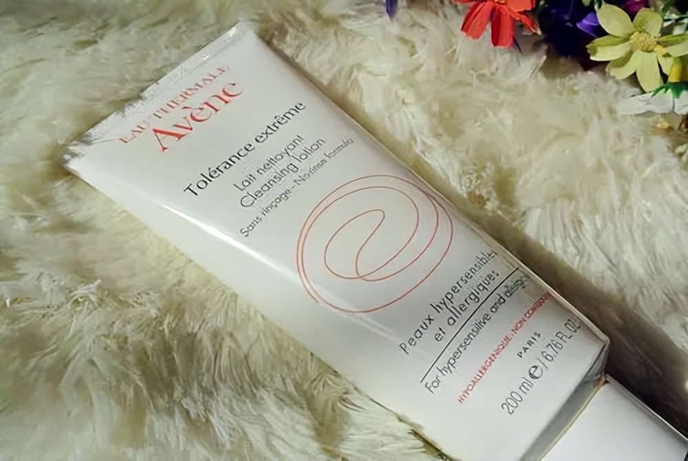 有哪些洗面奶可以让皮肤越洗越白,美白洗面奶保湿改善皮肤